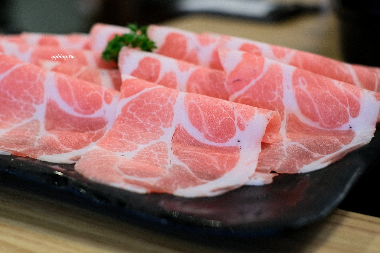 台中北屯︱天童本湯鍋物．標榜使用天然食材熬煮16小時的湯底，肉控可以選擇加倍肉，近大坑九號步道、廍子公園 @QQ的懶骨頭