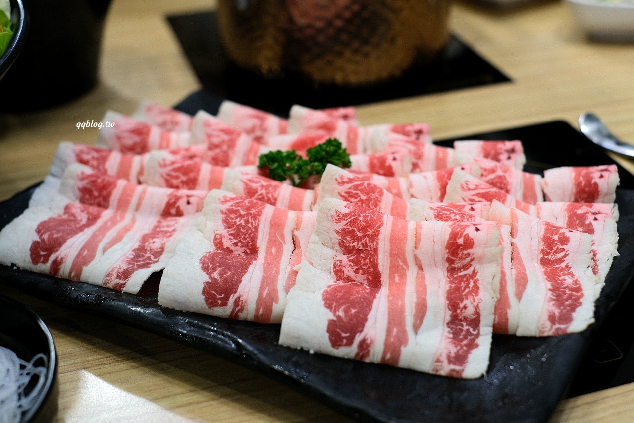 台中北屯︱天童本湯鍋物．標榜使用天然食材熬煮16小時的湯底，肉控可以選擇加倍肉，近大坑九號步道、廍子公園 @QQ的懶骨頭