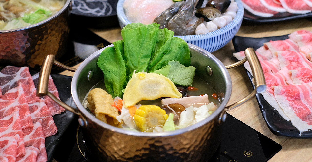 台中北屯︱天童本湯鍋物．標榜使用天然食材熬煮16小時的湯底，肉控可以選擇加倍肉，近大坑九號步道、廍子公園 @QQ的懶骨頭