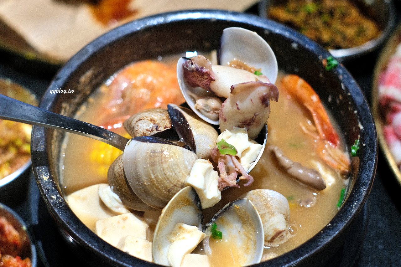 台中南屯︱燒肉滋滋ZIZI．韓式咖啡廳風格的燒肉店，質感升級、餐點好吃，近南屯交流道 @QQ的懶骨頭