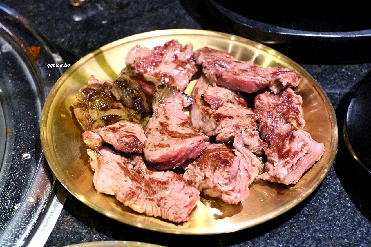 台中南屯︱燒肉滋滋ZIZI．韓式咖啡廳風格的燒肉店，質感升級、餐點好吃，近南屯交流道 @QQ的懶骨頭