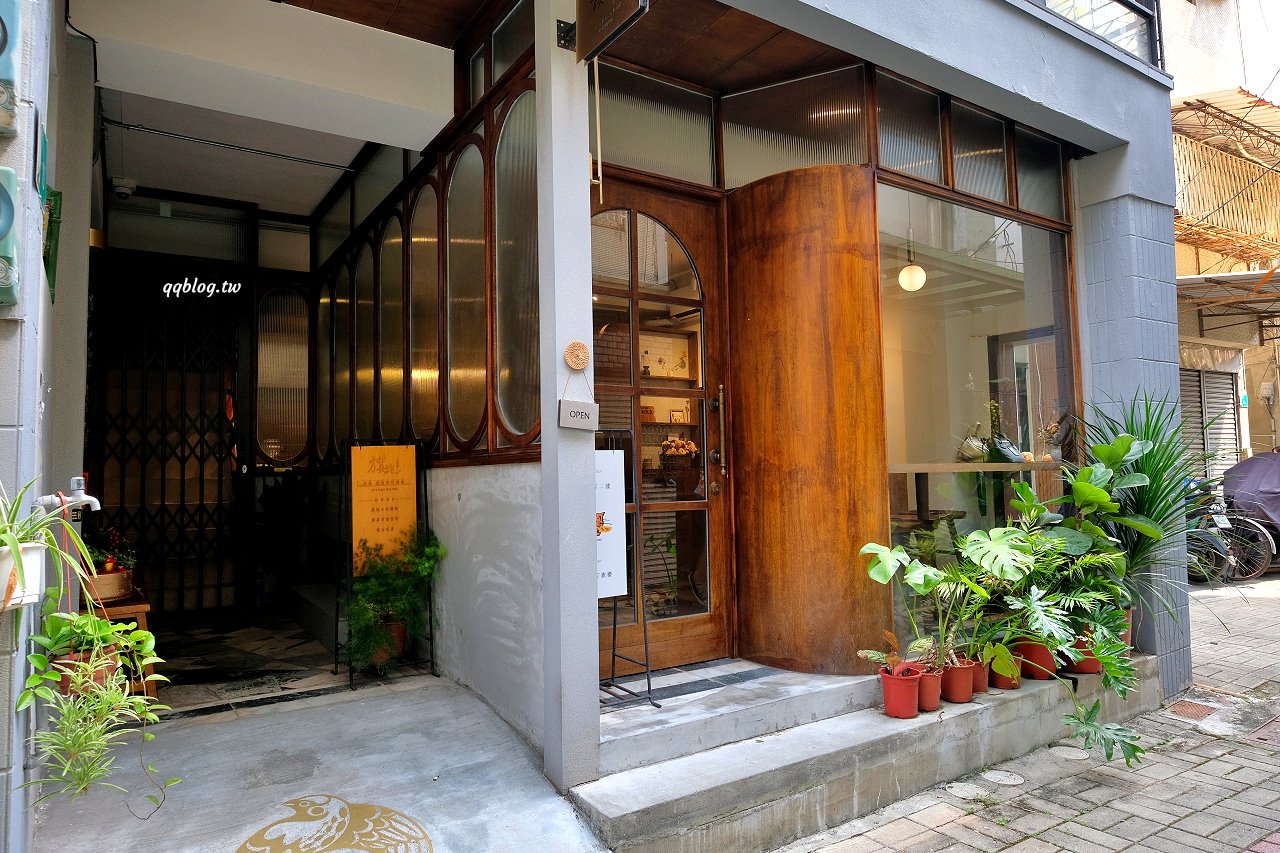 台南中西區︱伯虎在旗樓．恆春超人氣名店台南分店在蝸牛巷裡，專賣肉桂捲、可頌和可麗露(已歇業) @QQ的懶骨頭