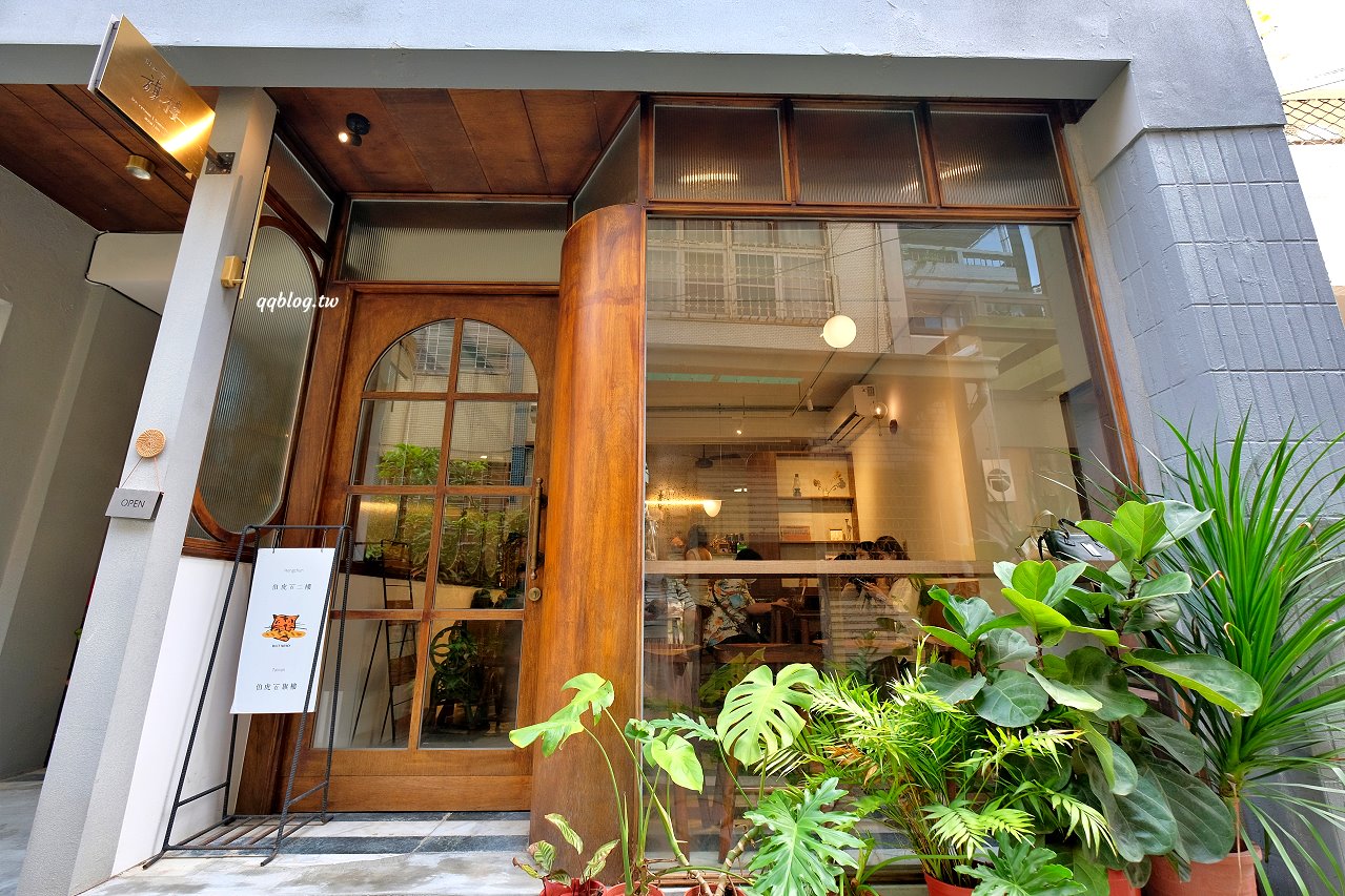 台南中西區︱伯虎在旗樓．恆春超人氣名店台南分店在蝸牛巷裡，專賣肉桂捲、可頌和可麗露(已歇業) @QQ的懶骨頭