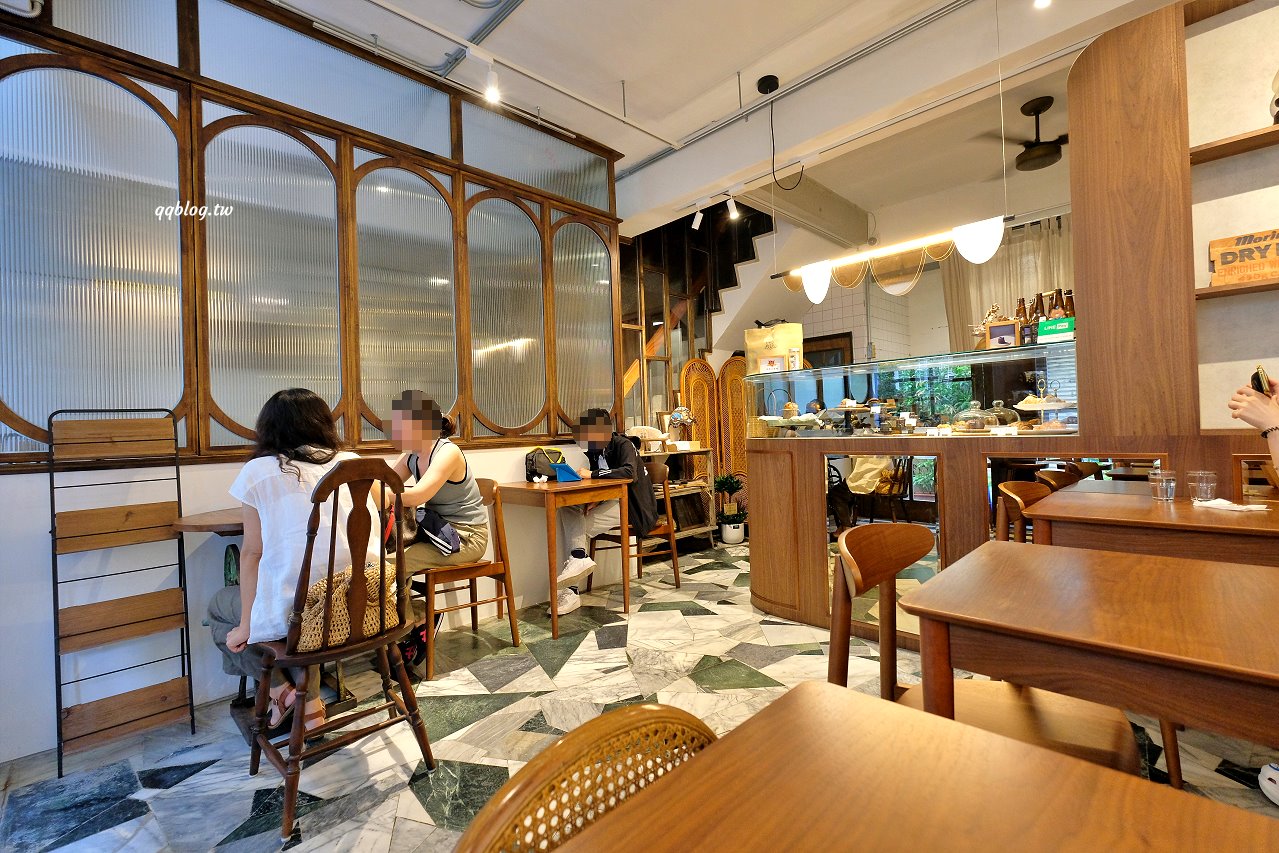 台南中西區︱伯虎在旗樓．恆春超人氣名店台南分店在蝸牛巷裡，專賣肉桂捲、可頌和可麗露(已歇業) @QQ的懶骨頭