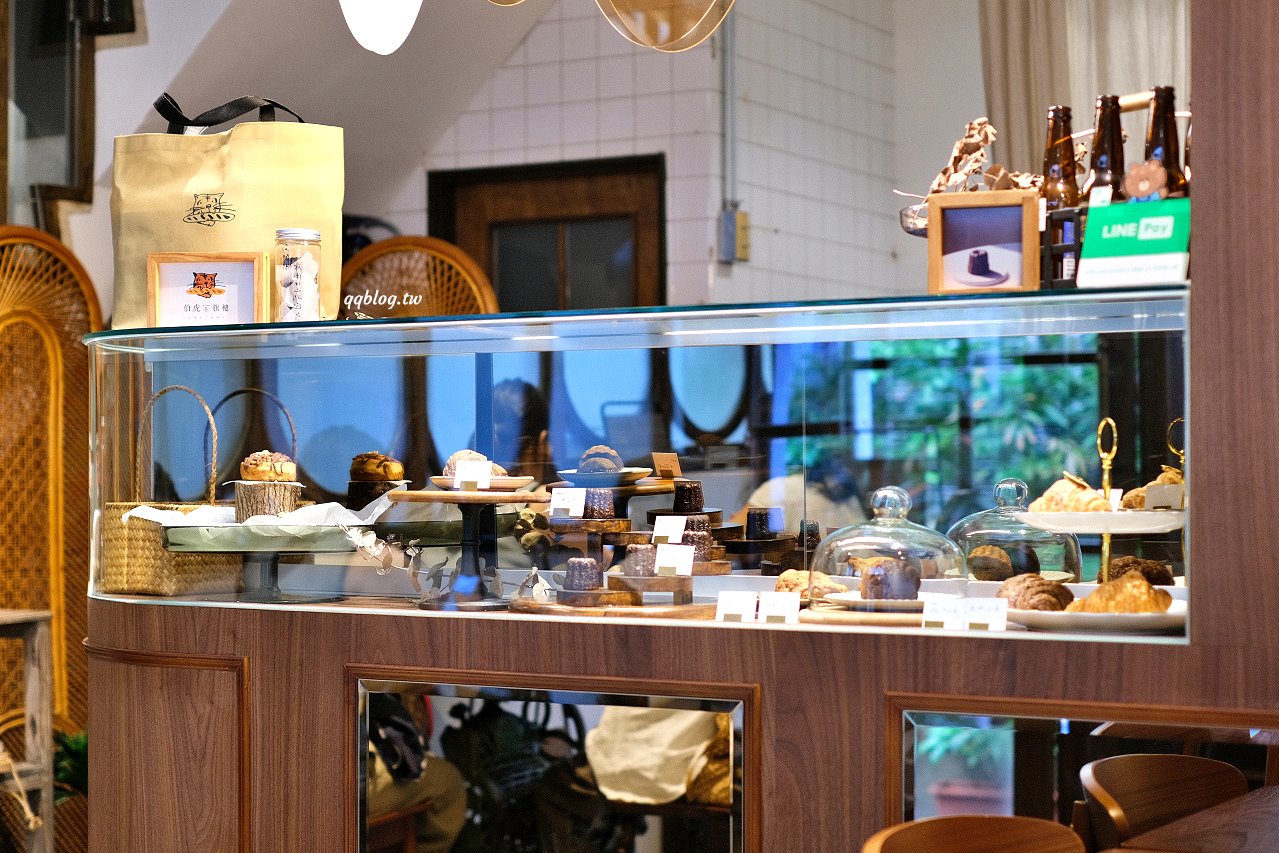 台南中西區︱伯虎在旗樓．恆春超人氣名店台南分店在蝸牛巷裡，專賣肉桂捲、可頌和可麗露(已歇業) @QQ的懶骨頭