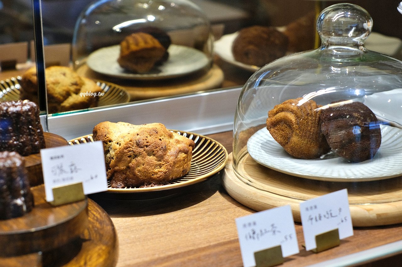 台南中西區︱伯虎在旗樓．恆春超人氣名店台南分店在蝸牛巷裡，專賣肉桂捲、可頌和可麗露(已歇業) @QQ的懶骨頭