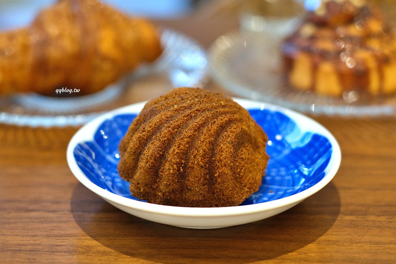 台南中西區︱伯虎在旗樓．恆春超人氣名店台南分店在蝸牛巷裡，專賣肉桂捲、可頌和可麗露(已歇業) @QQ的懶骨頭