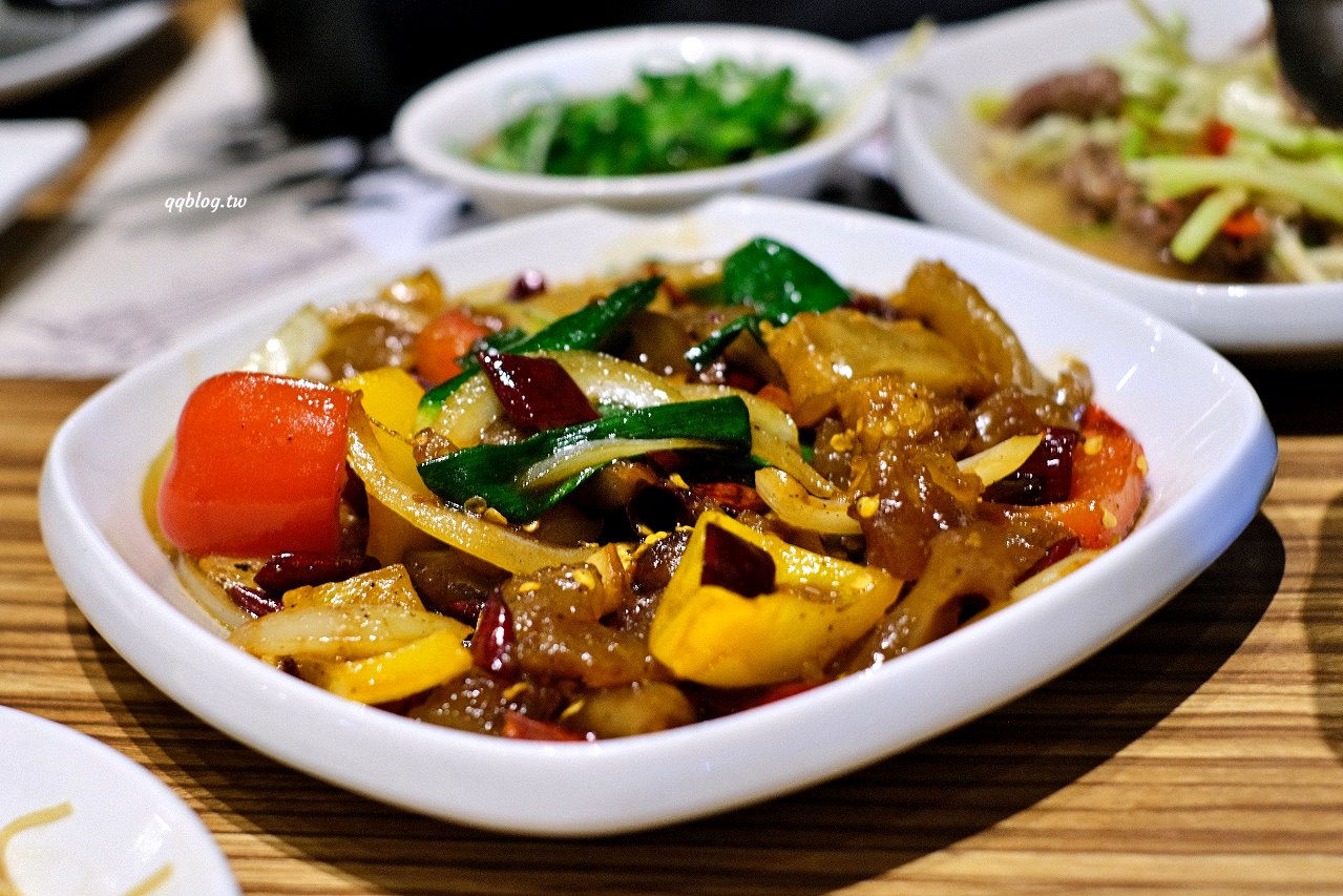 台中北屯︱尚牛二館，台中也有溫體牛肉湯，每天現宰直送最新鮮，2020年米其林必比登推薦 @QQ的懶骨頭