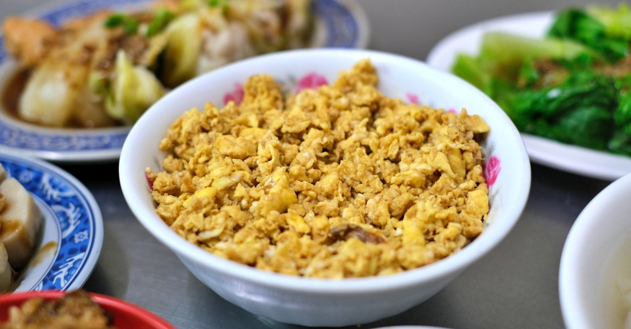 雲林斗六︱老街碗粿．飄香90年的美味古早味蛋飯，點滿一桌完全不傷荷包 @QQ的懶骨頭