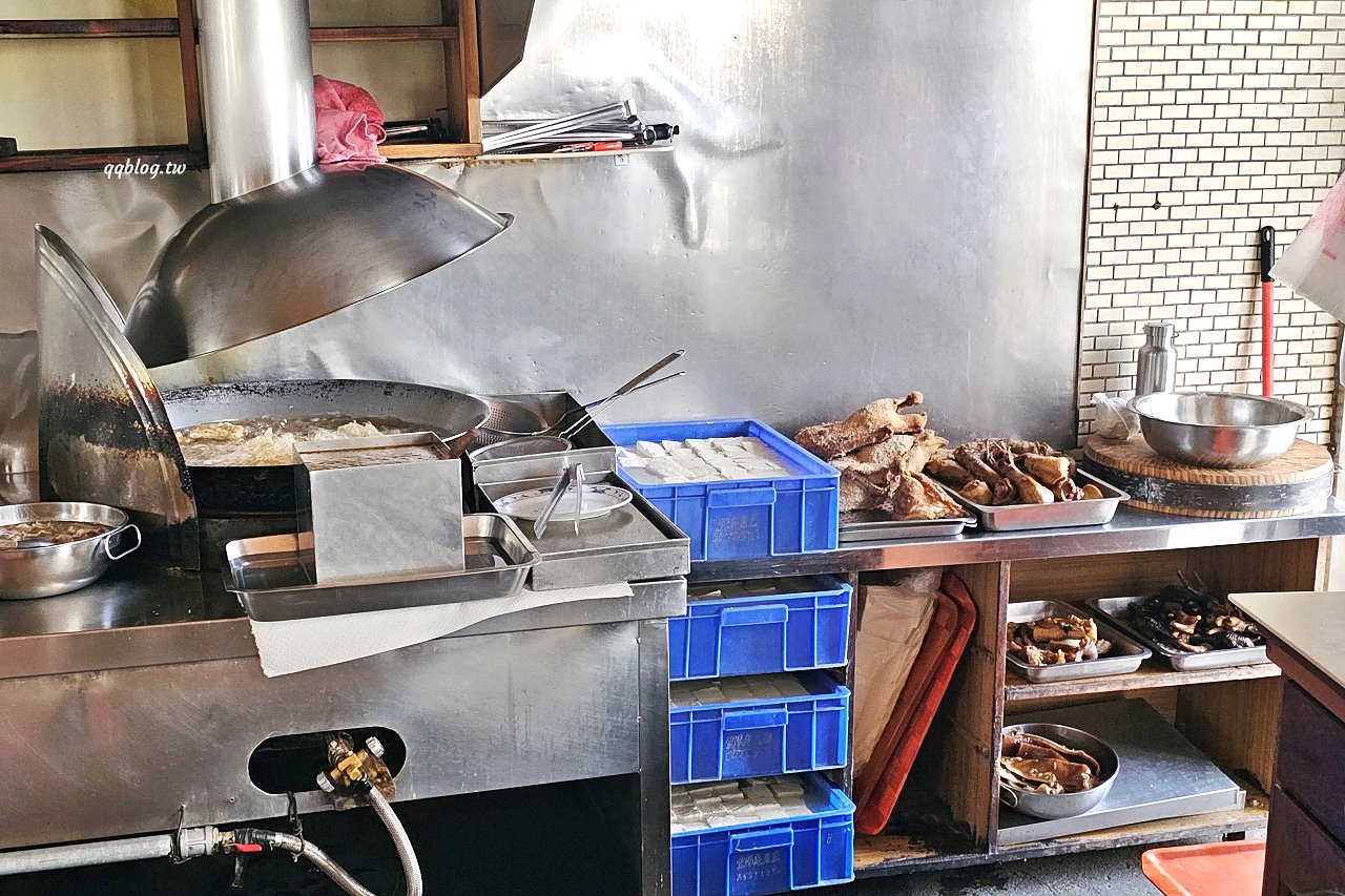 台中神岡︱風飛沙小吃店．在地人極推的小吃店，臭豆腐、滷味、炸肉通通來一份，填飽肚子的好選擇 @QQ的懶骨頭