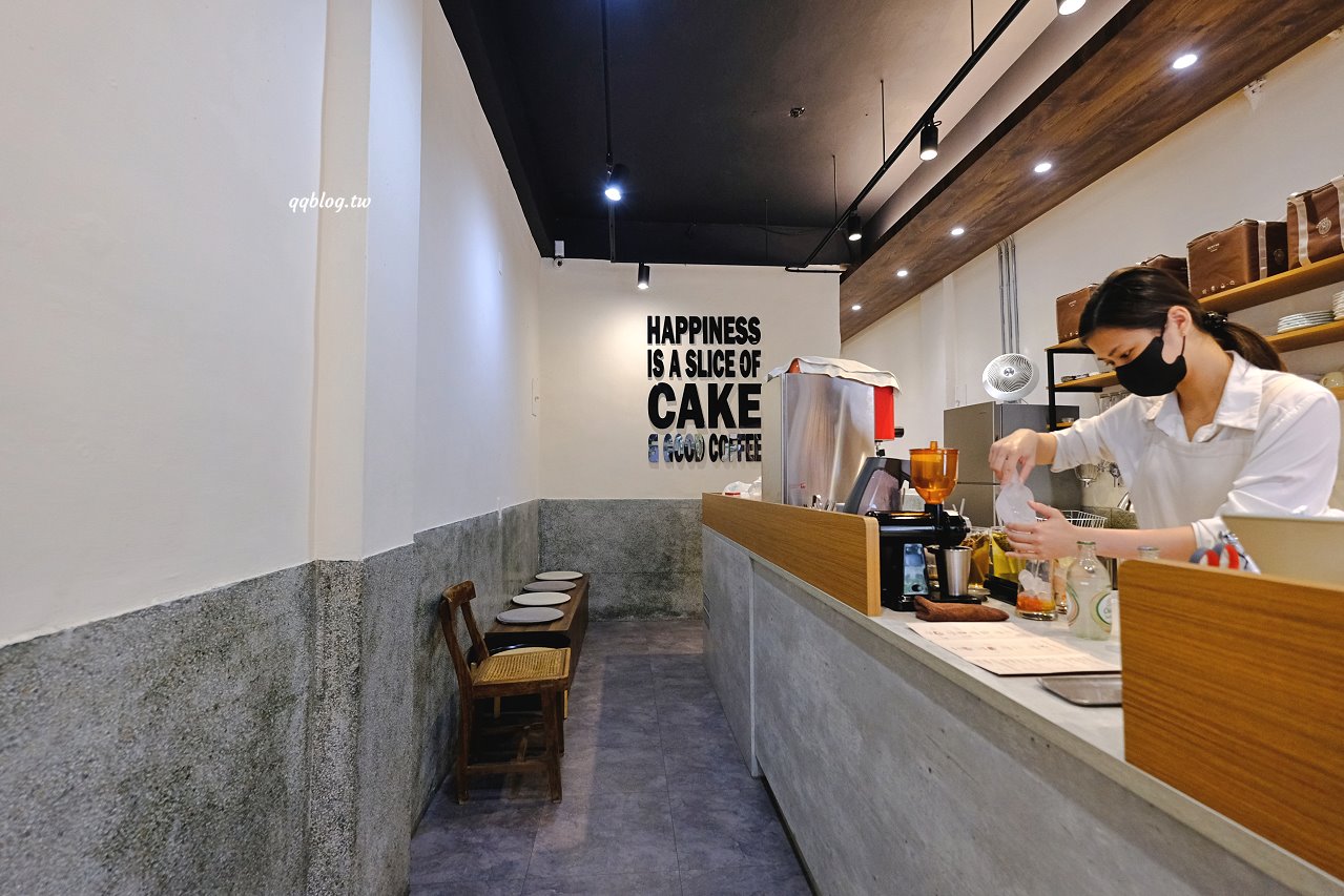 台中西區︱NewTro x Dessert 甜點咖啡．柳川河畔低調的甜點店，紅絲絨蛋糕、季節性口味千層蛋糕必點 @QQ的懶骨頭