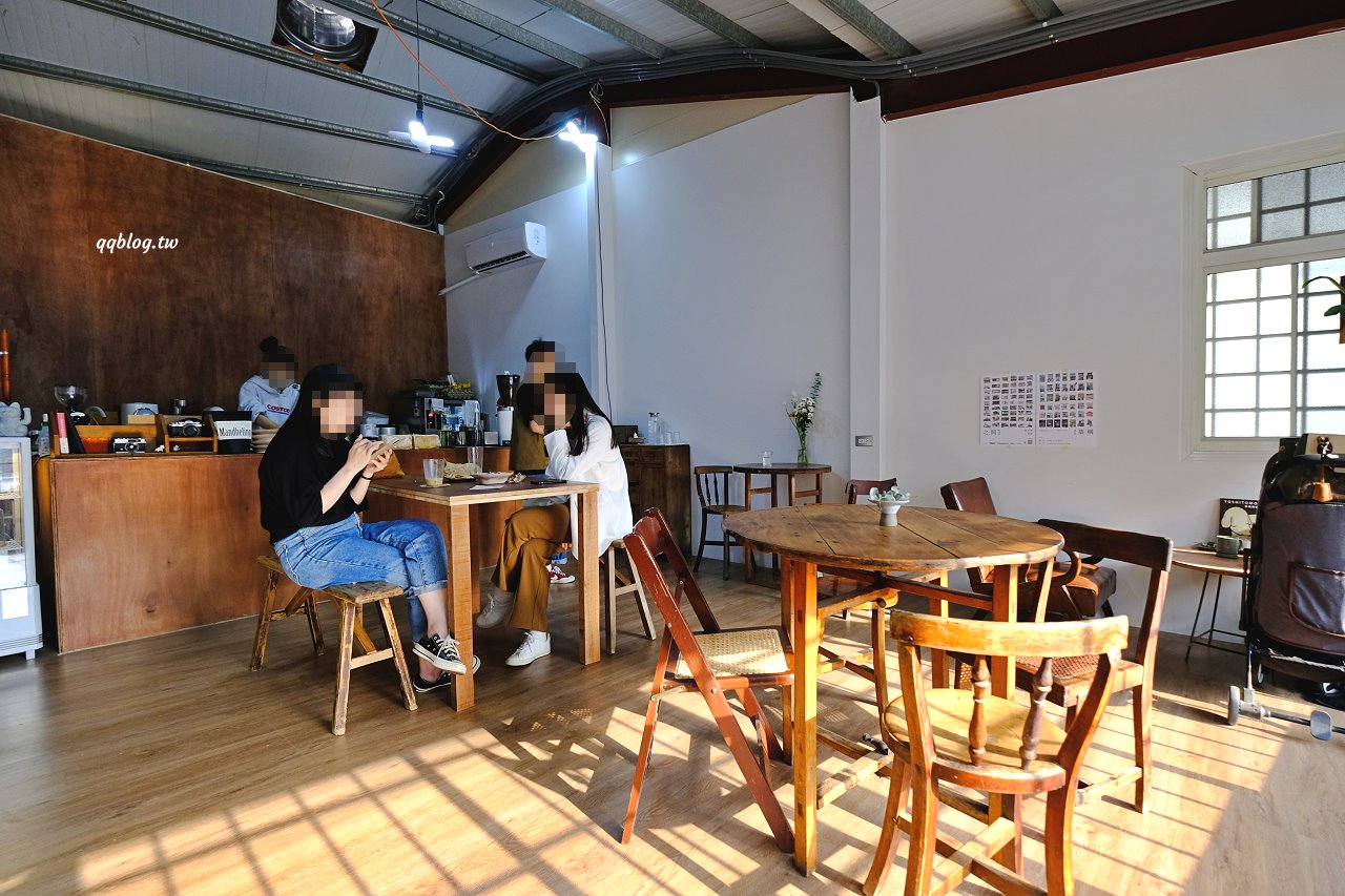 台中東區︱小犬咖啡店．日式老宅裡的咖啡館，吐司和甜點都很有水準 @QQ的懶骨頭