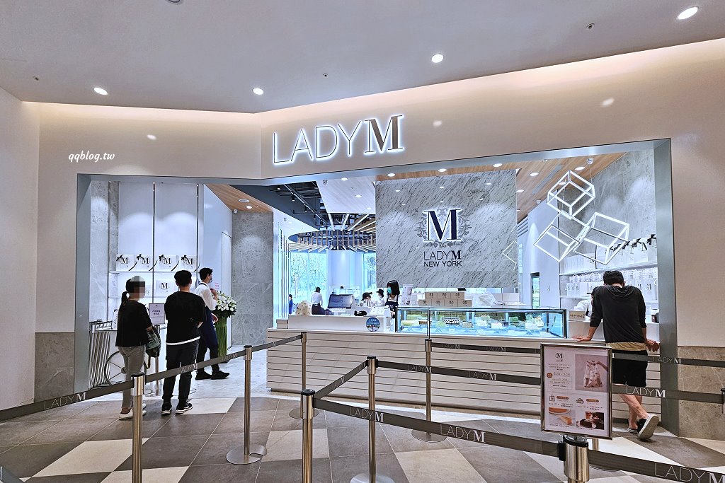 台中東區︱Lady M．來自美國紐約殿堂級的蛋糕在Lalaport設櫃啦，有內用座位也可以外帶 @QQ的懶骨頭