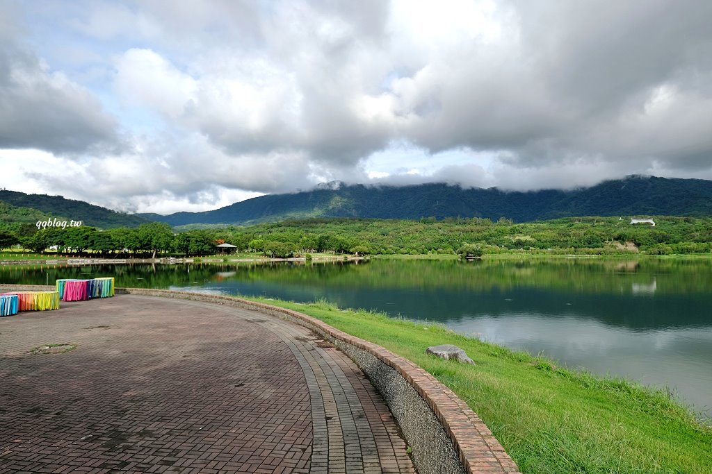 台東池上︱大波池．騎著腳踏車或是散散步，欣賞美麗的湖畔景色，悠閒的慢慢遊 @QQ的懶骨頭