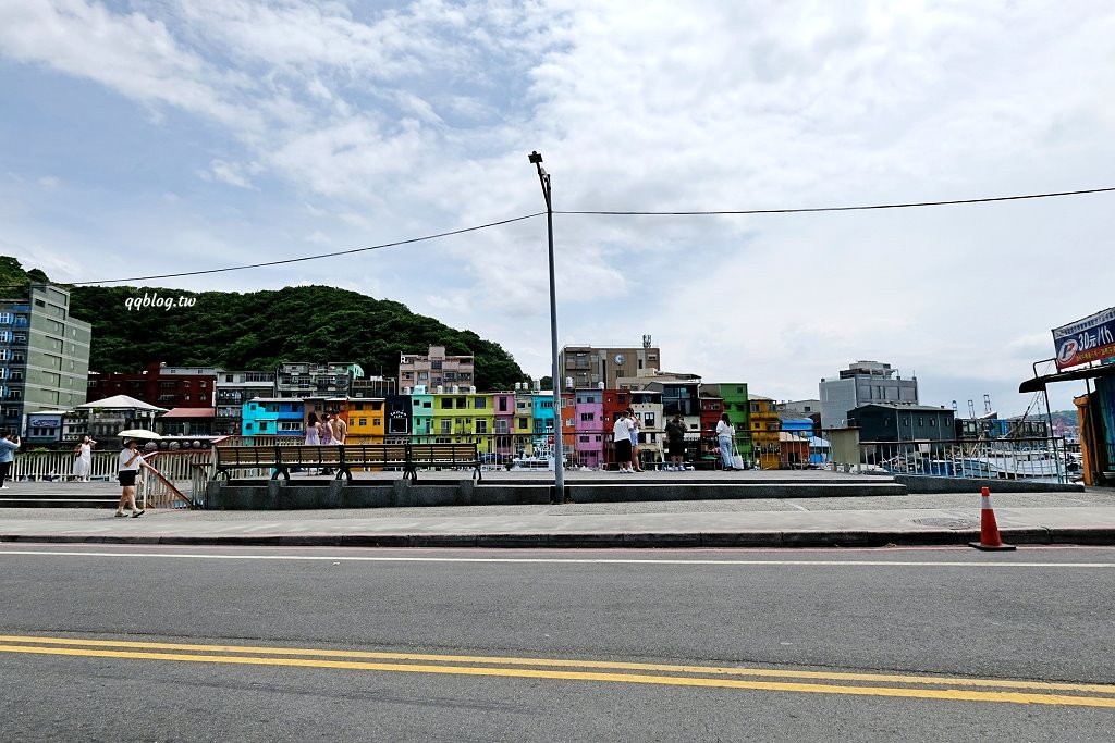 基隆︱海漾拾光．坐擁正濱漁港彩色屋風光，吃吃冰、喝喝飲料消消熱氣 @QQ的懶骨頭