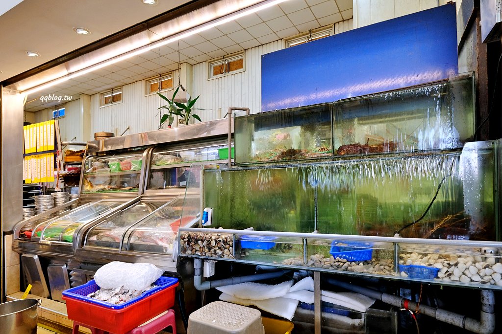 台中梧棲︱梧棲來來海鮮餐廳．海線超人氣海鮮餐廳，點餐一直送菜太大方 @QQ的懶骨頭