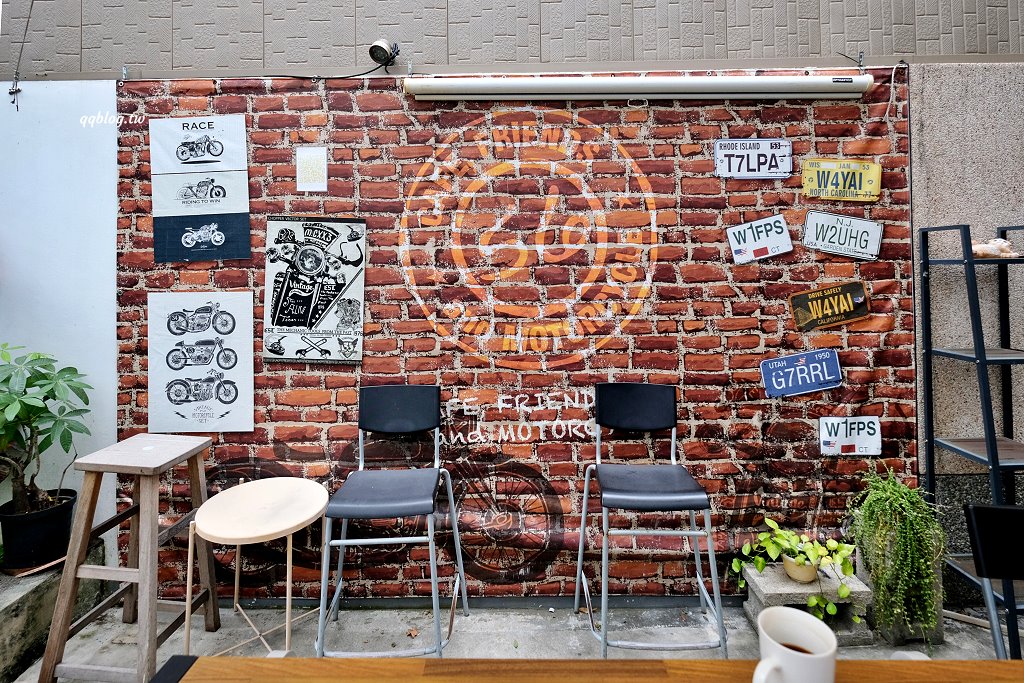 台中大雅︱Cafe 56: The Garage．藏身在住宅區裡的低調咖啡館，也是重機愛好者的匯集地 @QQ的懶骨頭