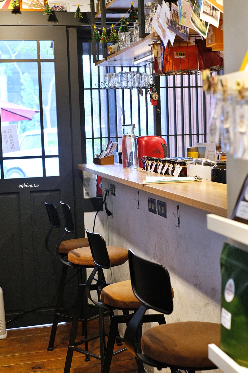 台中大雅︱Cafe 56: The Garage．藏身在住宅區裡的低調咖啡館，也是重機愛好者的匯集地 @QQ的懶骨頭