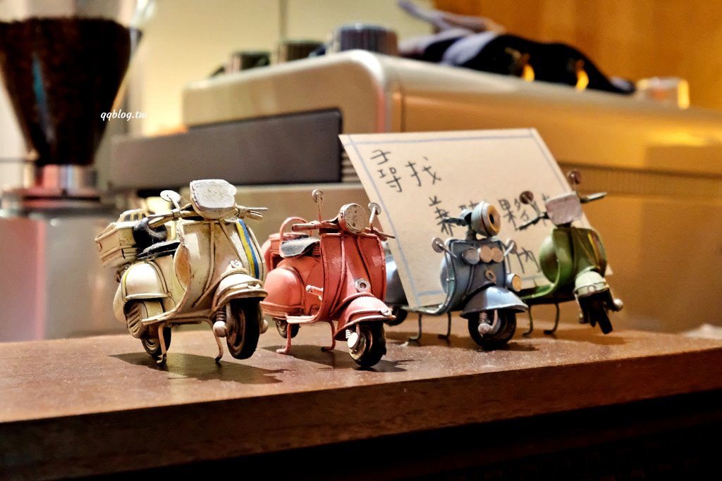 台中西區︱多美咖啡．沒有名字的咖啡館有名字了，轉身變成氛圍感十足的咖啡館 @QQ的懶骨頭