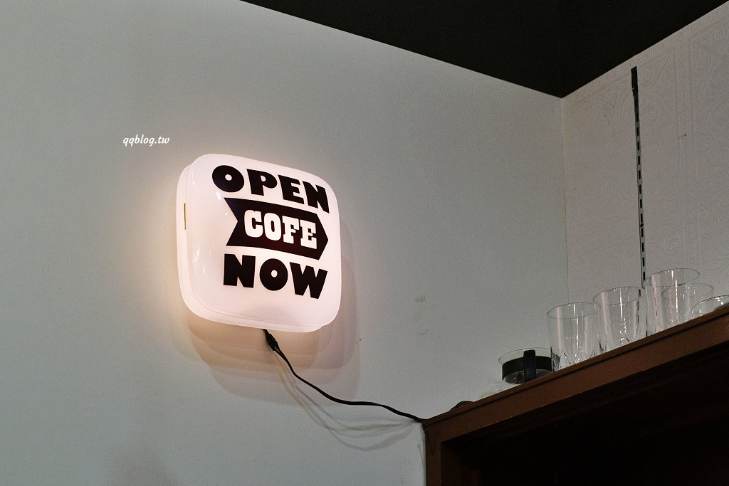 台中西區︱多美咖啡．沒有名字的咖啡館有名字了，轉身變成氛圍感十足的咖啡館 @QQ的懶骨頭