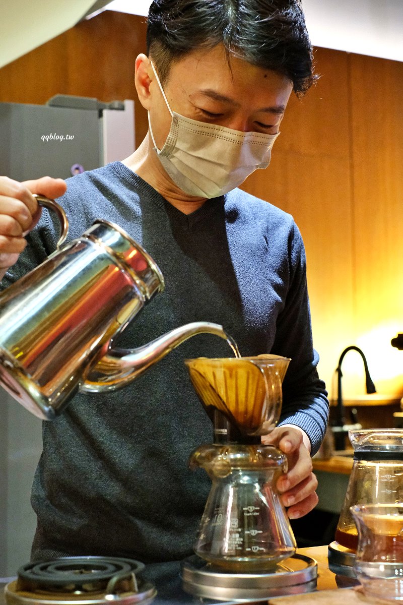 台中西區︱多美咖啡．沒有名字的咖啡館有名字了，轉身變成氛圍感十足的咖啡館 @QQ的懶骨頭