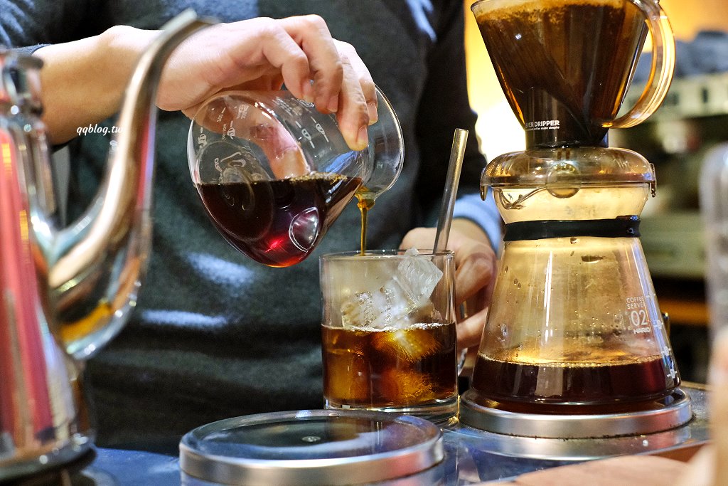 台中西區︱多美咖啡．沒有名字的咖啡館有名字了，轉身變成氛圍感十足的咖啡館 @QQ的懶骨頭