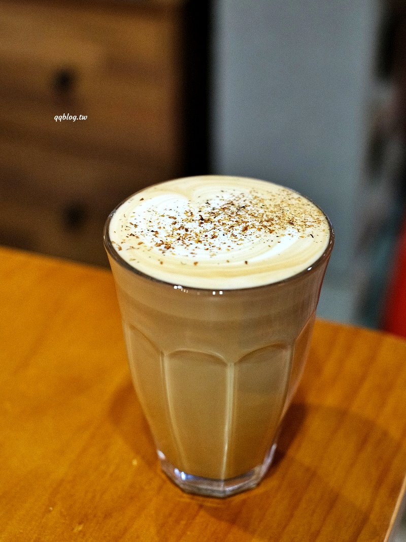 台中西區︱多美咖啡．沒有名字的咖啡館有名字了，轉身變成氛圍感十足的咖啡館 @QQ的懶骨頭