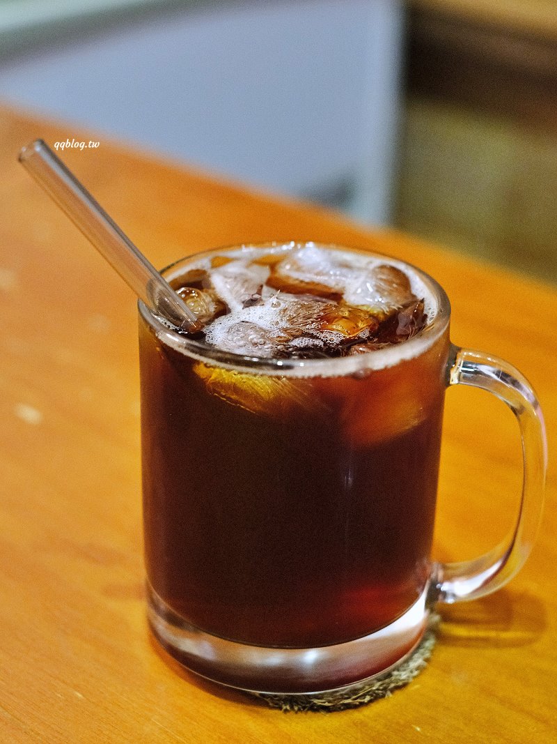 台中西區︱多美咖啡．沒有名字的咖啡館有名字了，轉身變成氛圍感十足的咖啡館 @QQ的懶骨頭