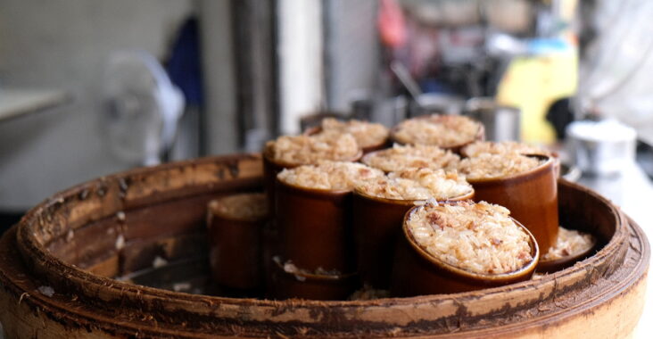 台中東勢︱東勢崎頭肉丸店．少見的傳統陶瓷盛裝的米糕，越嚼越香 @QQ的懶骨頭