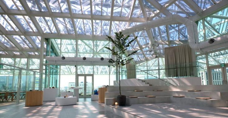台南中西區︱南美春室 The POOL．以天空公園為概念的建築美學，陽光透過玻璃灑下來的光影超美 @QQ的懶骨頭