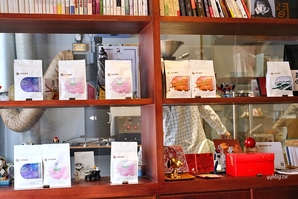台中西區︱西成珈琲工作室．日本昭和風格咖啡館，甜點、咖啡都很有水準 @QQ的懶骨頭