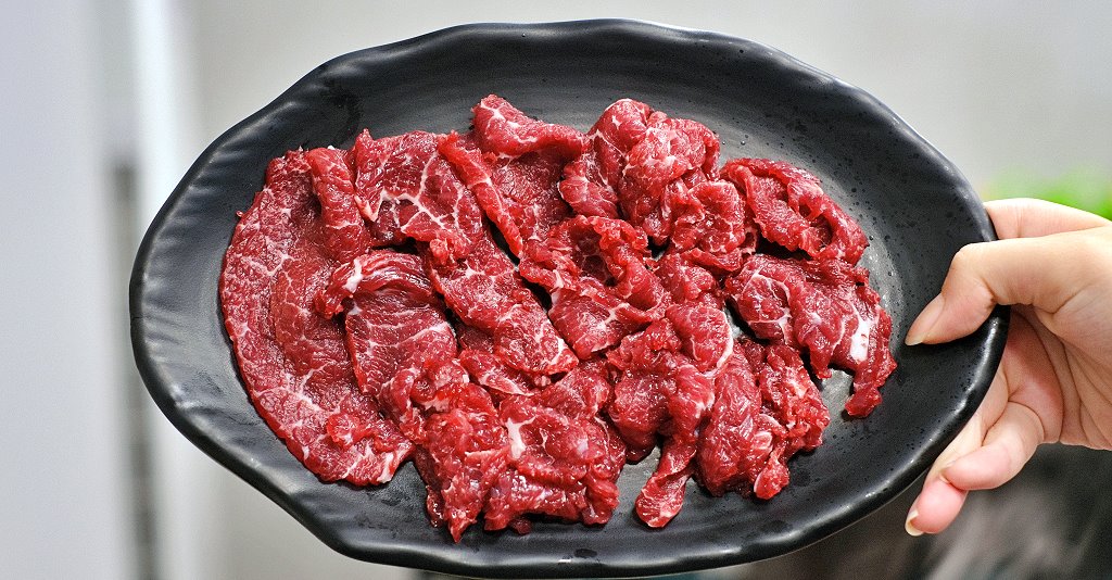 高雄湖內︱湖東牛肉館．高雄人氣溫體牛牛肉館，連續2年獲得米其林必比登推薦，沒有提早預約吃不到 @QQ的懶骨頭