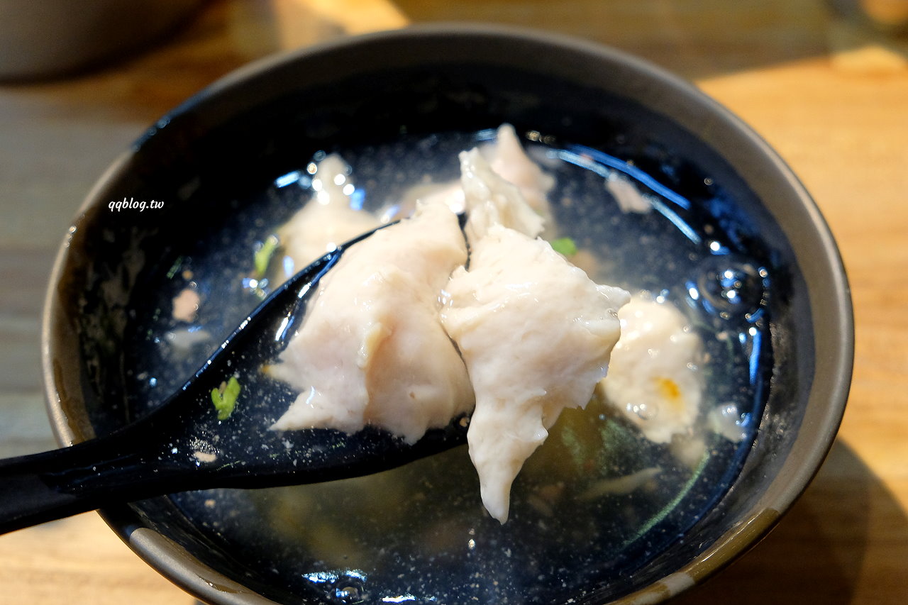 台南中西區︱富盛號碗粿．一賣70年的古早味小吃，一碗魚焿+碗粿就可以很滿足，永樂市場美食推薦 @QQ的懶骨頭