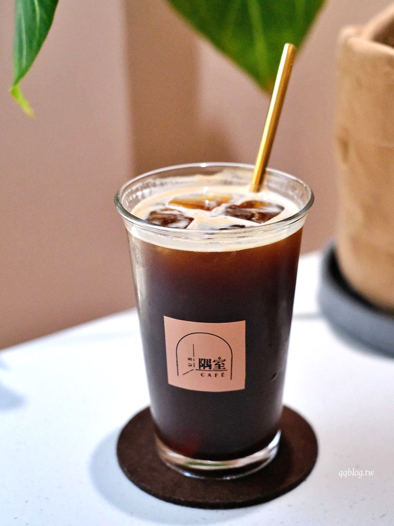 高雄前金︱隅室咖啡 us café．高雄最美早午餐咖啡館，被綠色植栽包圍的美麗空間 @QQ的懶骨頭