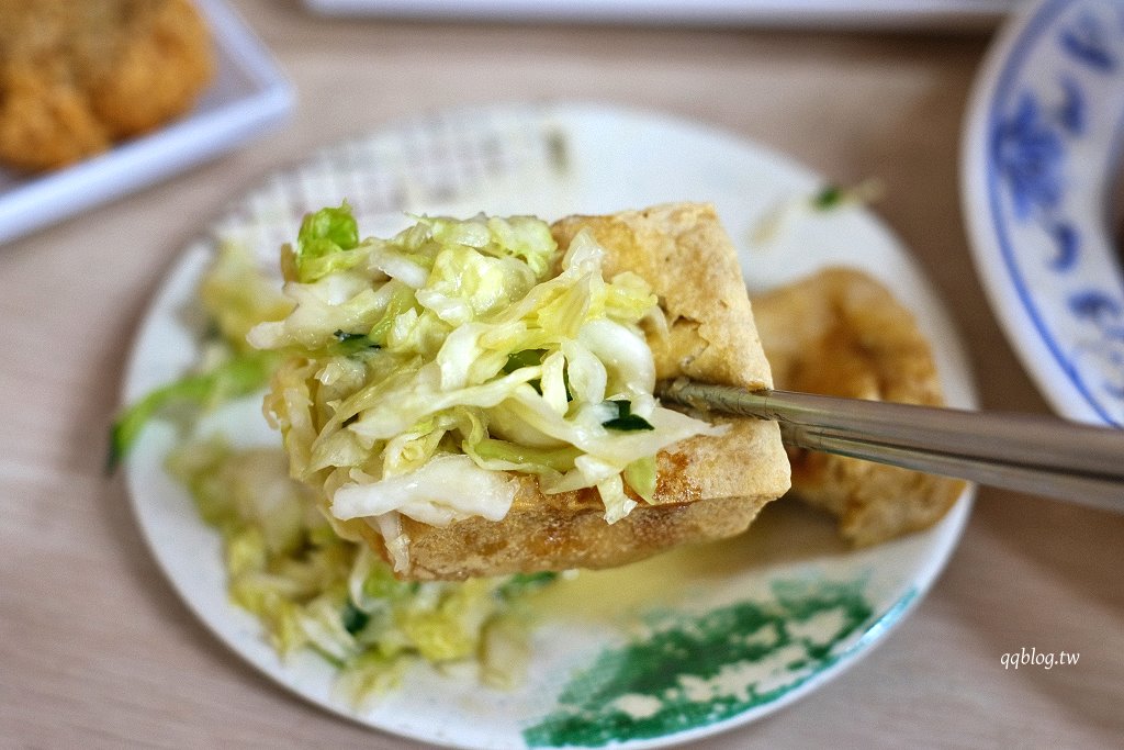 台中新社︱新社老街豆腐宗．在地營業超過50年老店，鹹酥鴨頭是招牌，鹹香酥脆連骨頭都可以吃，新社超人氣美食推薦 @QQ的懶骨頭