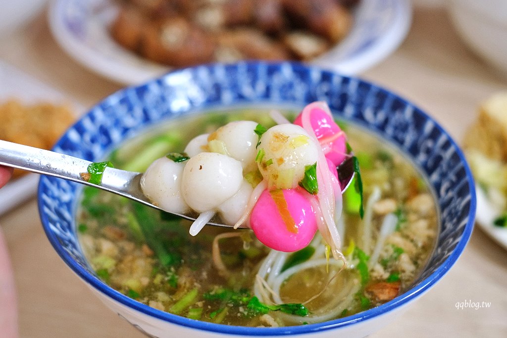 台中新社︱新社老街豆腐宗．在地營業超過50年老店，鹹酥鴨頭是招牌，鹹香酥脆連骨頭都可以吃，新社超人氣美食推薦 @QQ的懶骨頭