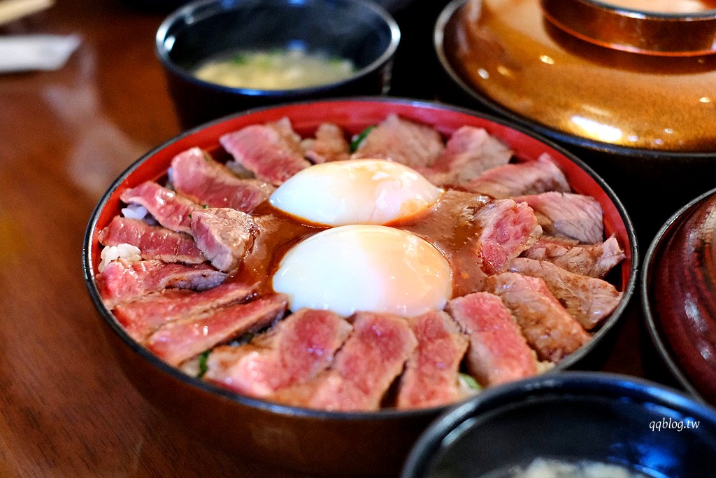 日本熊本︱やま康．山康阿蘇牛料理専門店，使用熊本縣產肥後赤牛的牛排丼 @QQ的懶骨頭