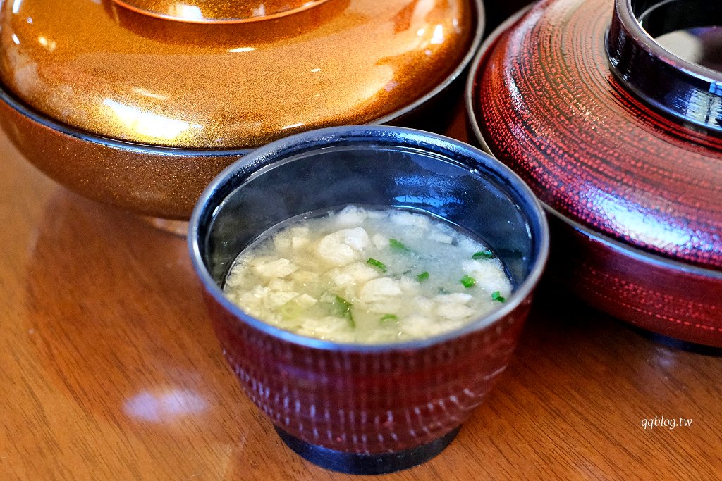 日本熊本︱やま康．山康阿蘇牛料理専門店，使用熊本縣產肥後赤牛的牛排丼 @QQ的懶骨頭