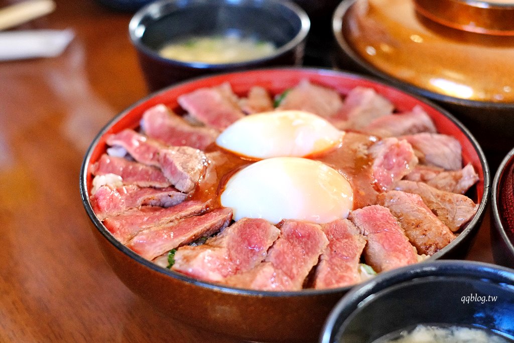 日本熊本︱やま康．山康阿蘇牛料理専門店，使用熊本縣產肥後赤牛的牛排丼 @QQ的懶骨頭