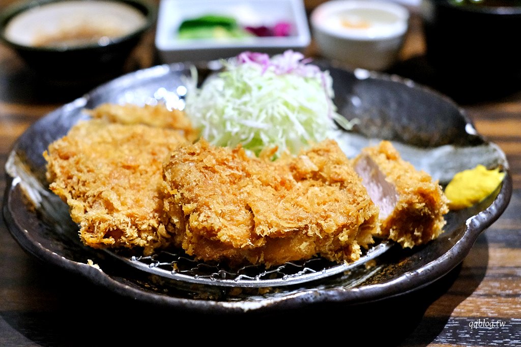 日本熊本︱勝烈亭 新市街本店．日本百大炸豬排名店，厚切豬排酥脆不油膩，米其林指南推薦 @QQ的懶骨頭