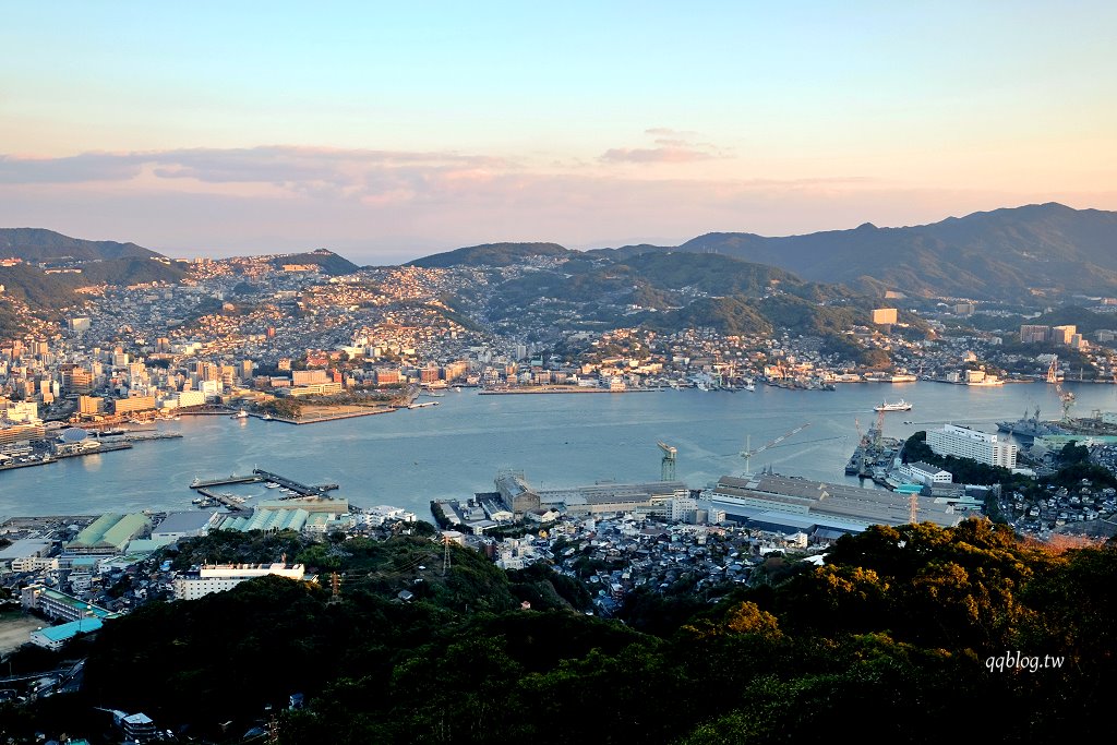 日本長崎︱稻佐山夜景．日本三大夜景之一也是世界新三大夜景，登上瞭望台觀賞美麗的長崎夜景 @QQ的懶骨頭