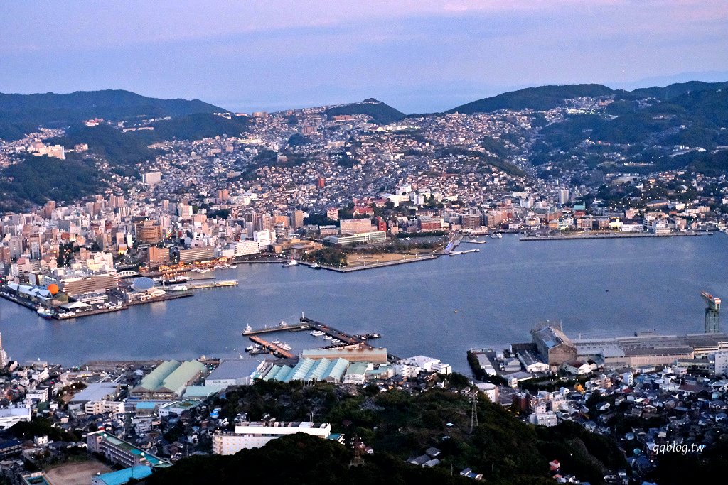 日本長崎︱稻佐山夜景．日本三大夜景之一也是世界新三大夜景，登上瞭望台觀賞美麗的長崎夜景 @QQ的懶骨頭