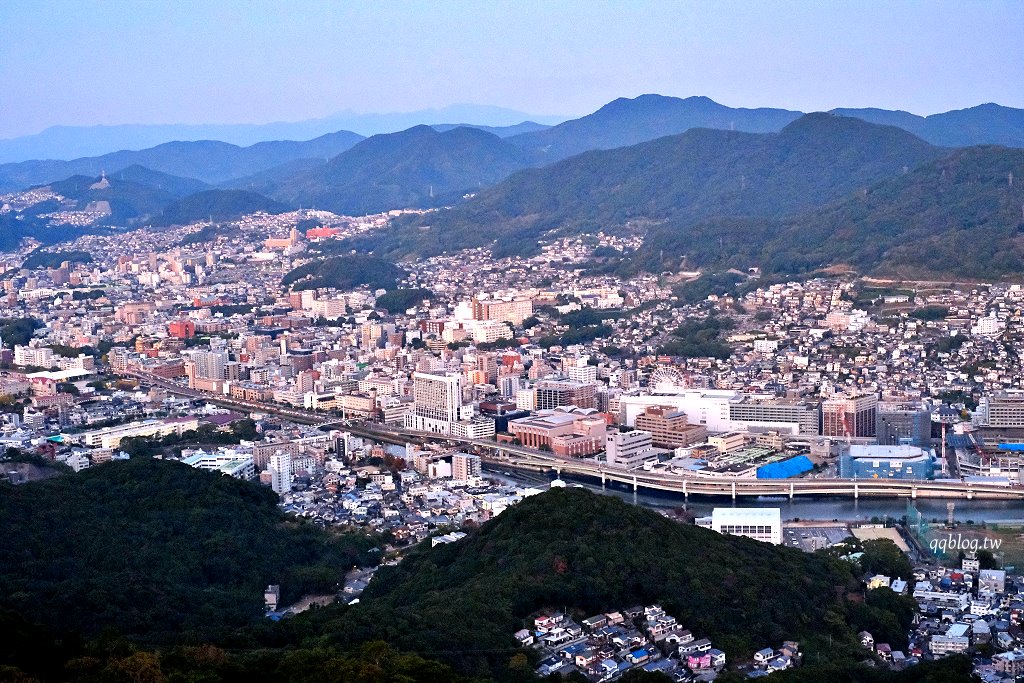 日本長崎︱稻佐山夜景．日本三大夜景之一也是世界新三大夜景，登上瞭望台觀賞美麗的長崎夜景 @QQ的懶骨頭