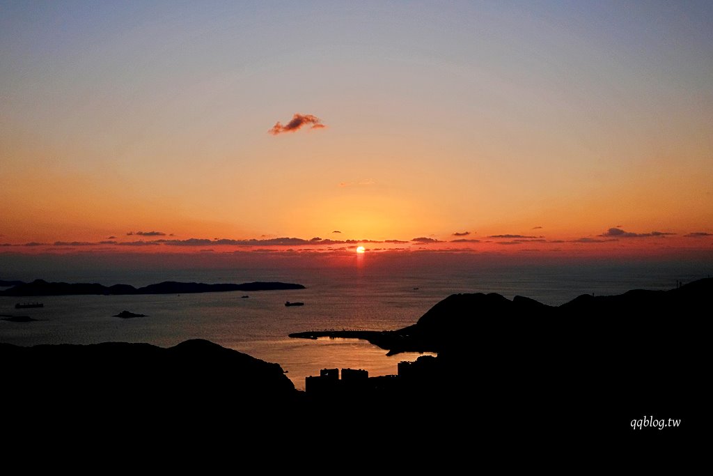 日本長崎︱稻佐山夜景．日本三大夜景之一也是世界新三大夜景，登上瞭望台觀賞美麗的長崎夜景 @QQ的懶骨頭