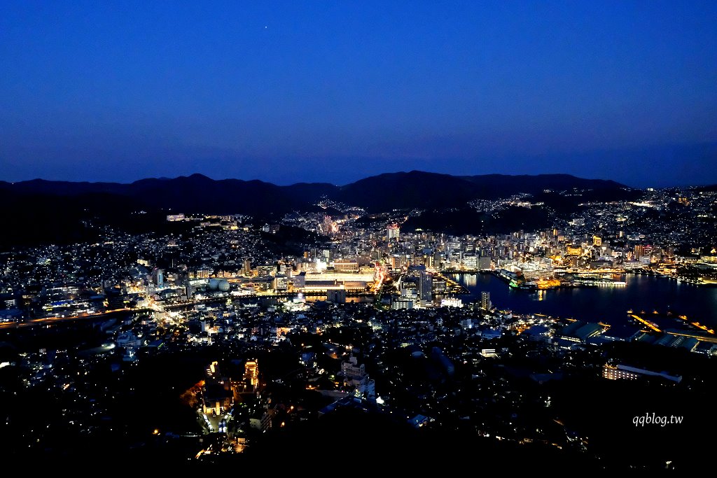 日本長崎︱稻佐山夜景．日本三大夜景之一也是世界新三大夜景，登上瞭望台觀賞美麗的長崎夜景 @QQ的懶骨頭