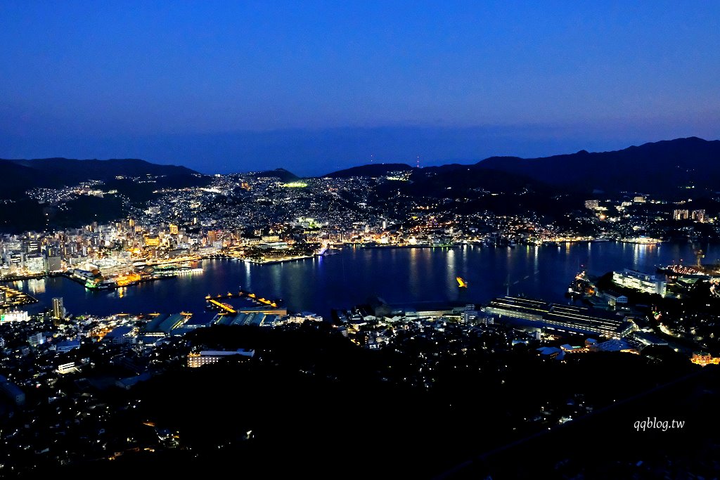 日本長崎︱稻佐山夜景．日本三大夜景之一也是世界新三大夜景，登上瞭望台觀賞美麗的長崎夜景 @QQ的懶骨頭