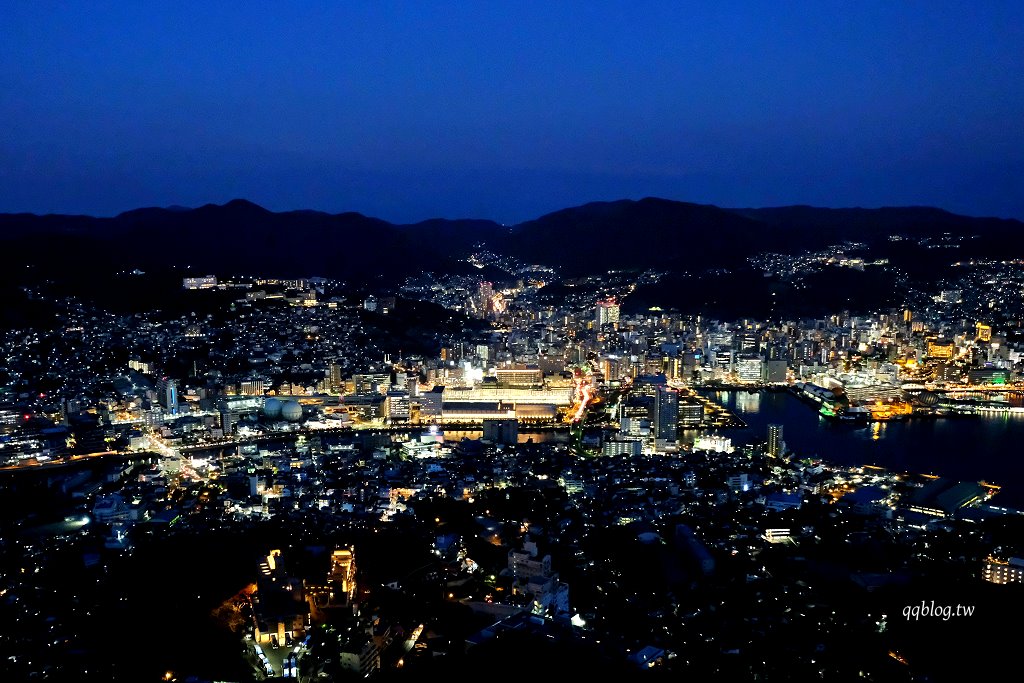 日本長崎︱稻佐山夜景．日本三大夜景之一也是世界新三大夜景，登上瞭望台觀賞美麗的長崎夜景 @QQ的懶骨頭