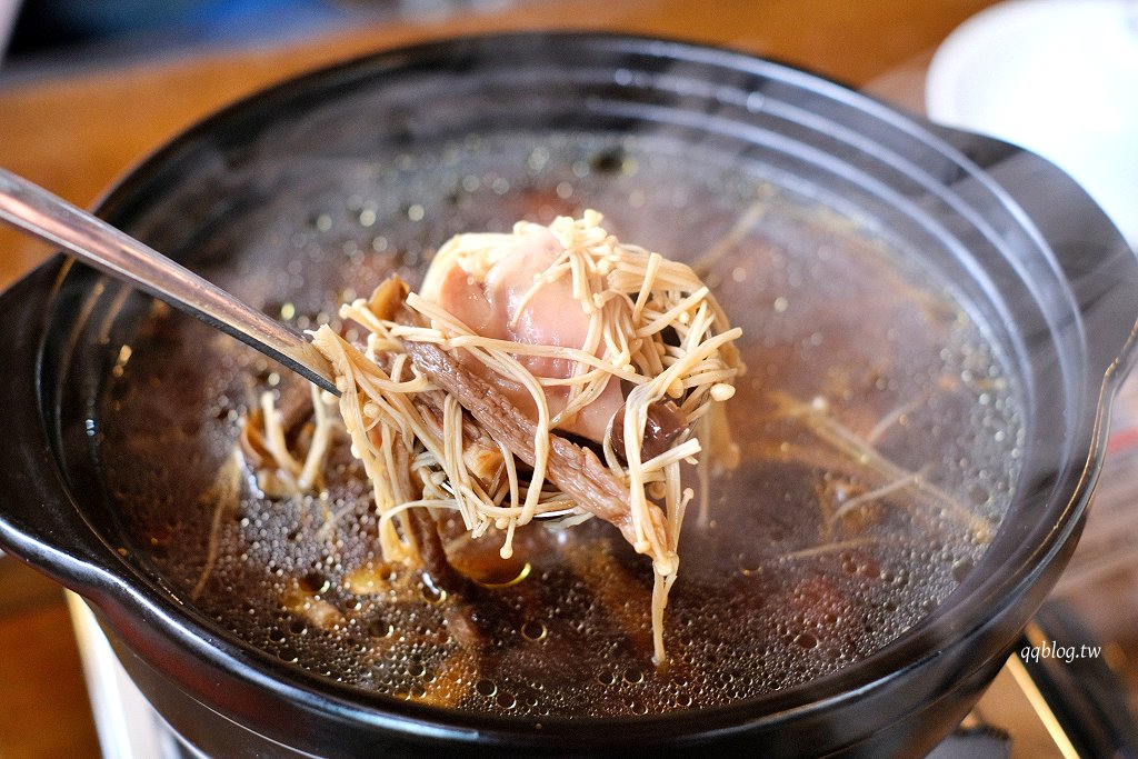 台中新社︱菇神觀景複合式餐飲，以菇類為主的火鍋餐廳，連續多年獲得米其林必比登推薦 @QQ的懶骨頭