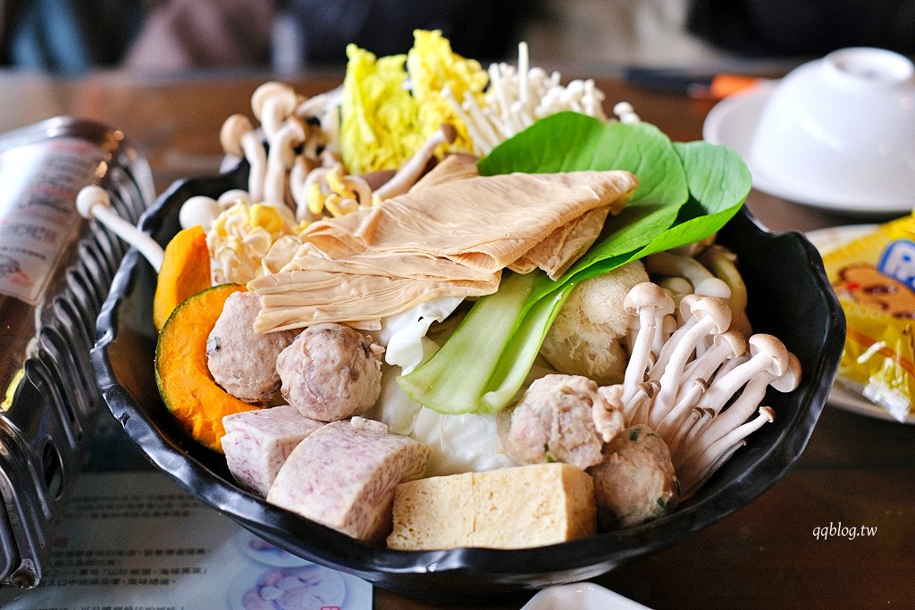 台中新社︱菇神觀景複合式餐飲，以菇類為主的火鍋餐廳，連續多年獲得米其林必比登推薦 @QQ的懶骨頭