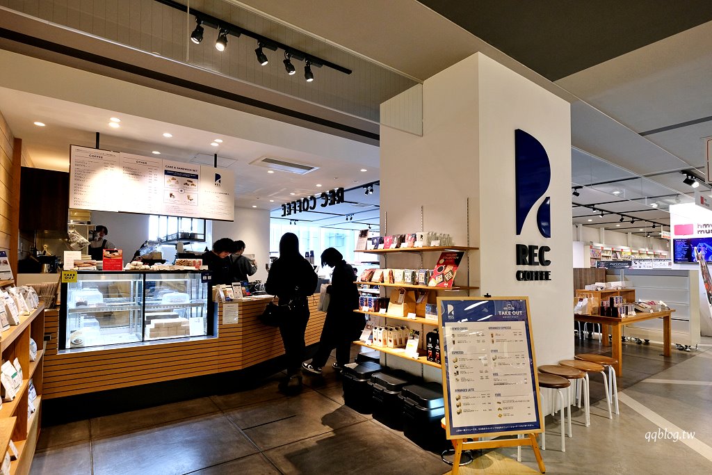 日本福岡︱REC COFFEE 博多丸井店．朝聖福岡發源的REC COFFEE，六樓窗景怡人 @QQ的懶骨頭